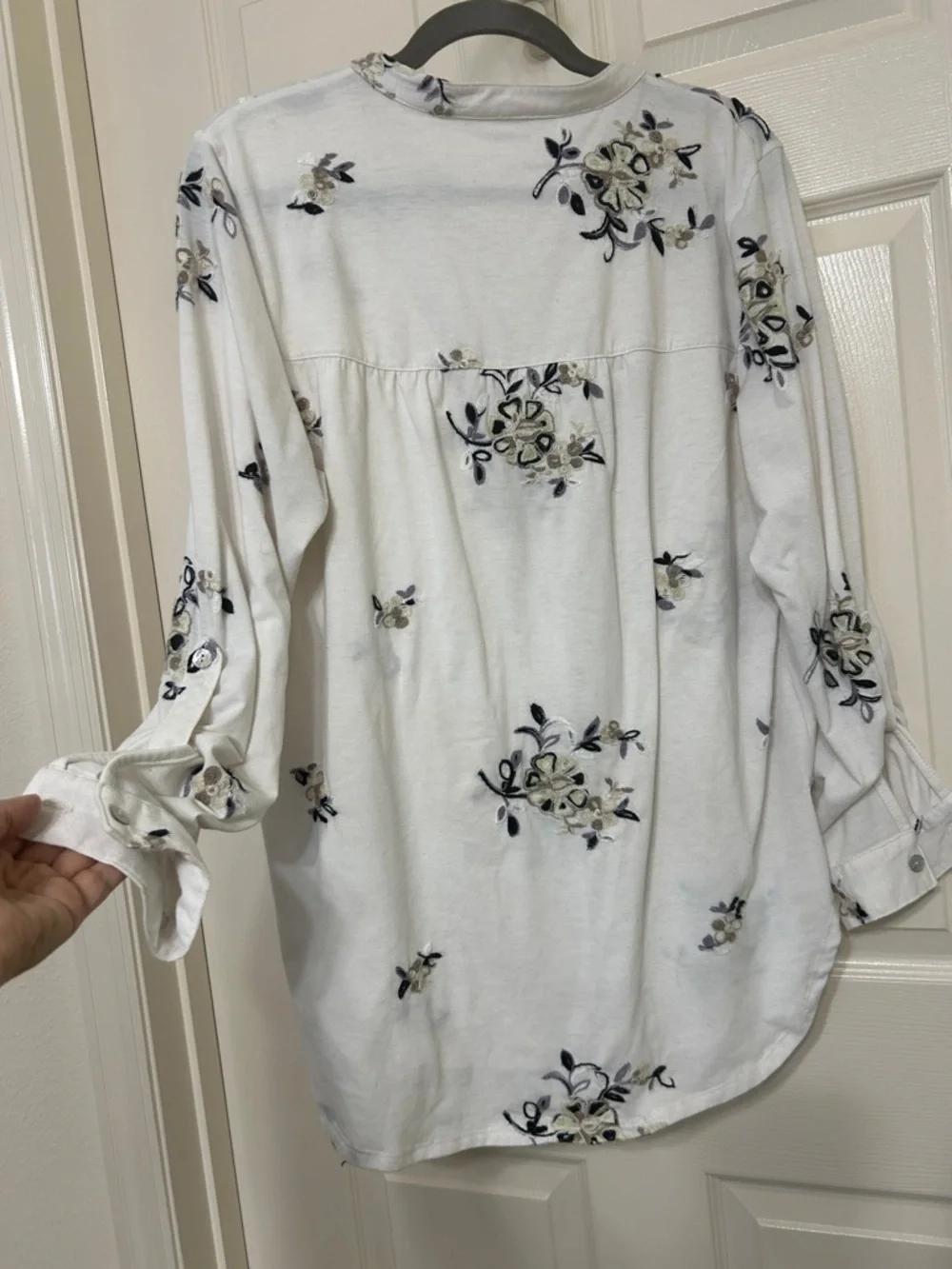 Hope Springs Embroidered Floral Button Front Shirt in Neutrals Abalone Buttons L - Picture 9 of 12